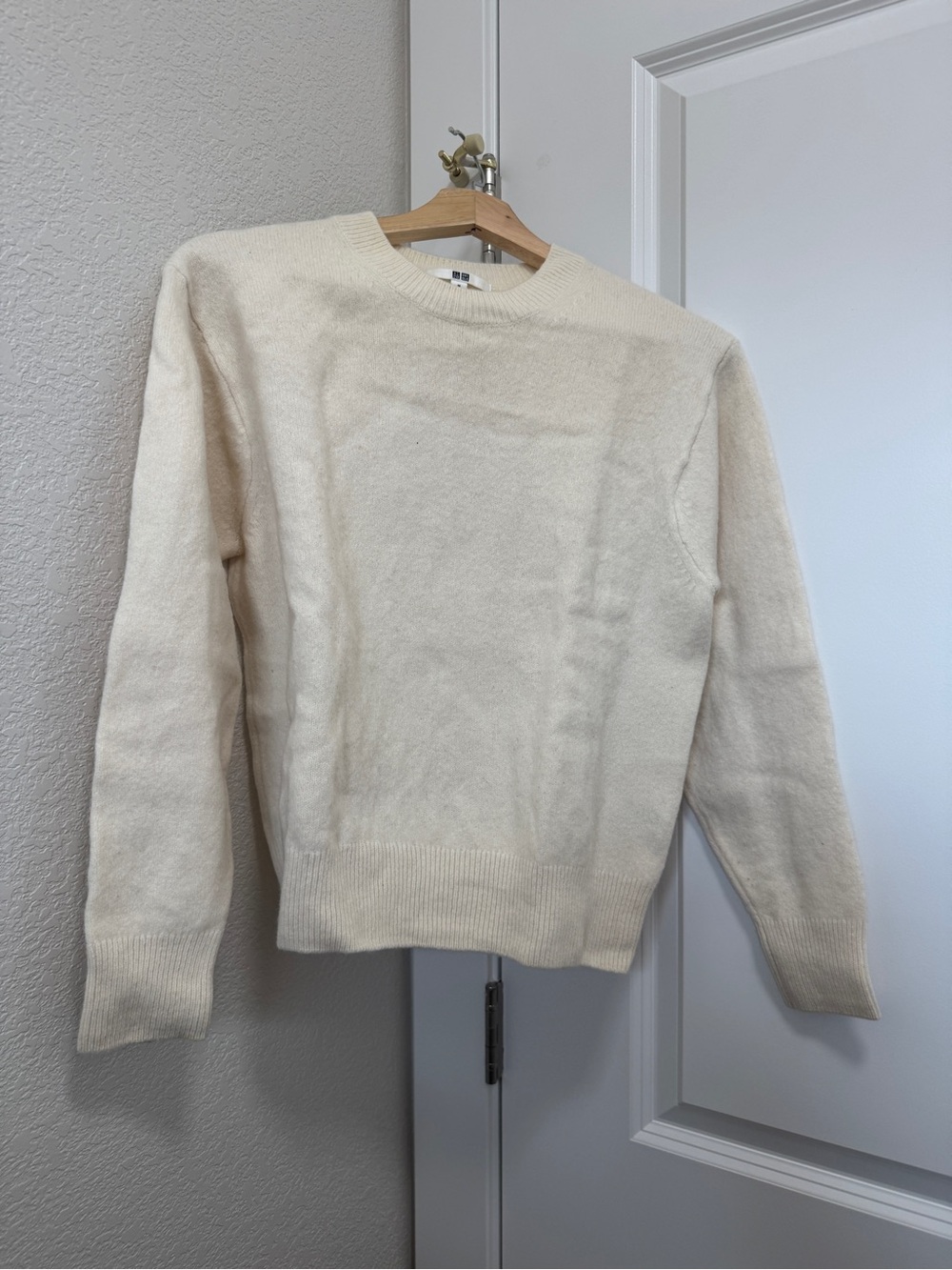Uniqlo Cream Crewneck Sweater